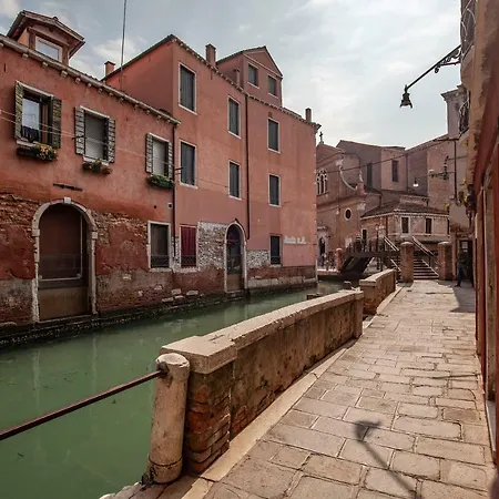 Charming Castello By Wonderful Italy Benátky