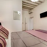 Charming Castello Apartments By Wonderful Italy *