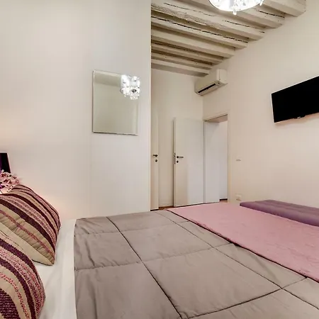Charming Castello Apartments By Wonderful Italy *